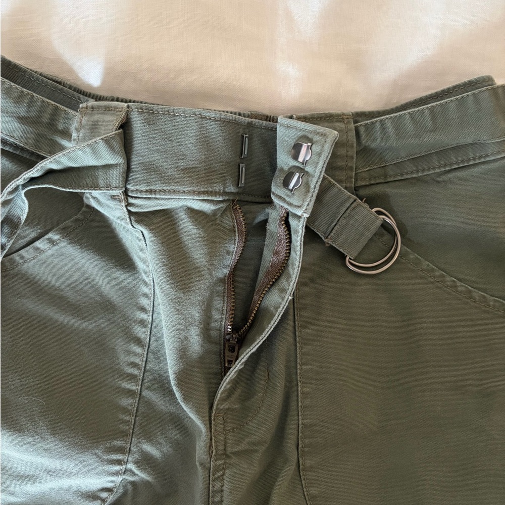 Hollister Women's Cargo Shorts in Olive - Picture 3 of 4